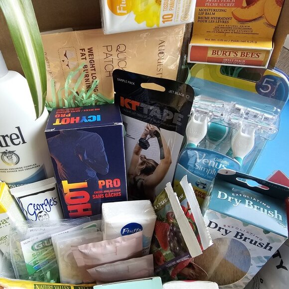 🌿 The Ultimate Spa & Self-Care Retreat Gift Box 🌿 Worth $200 - Picture 5 of 16